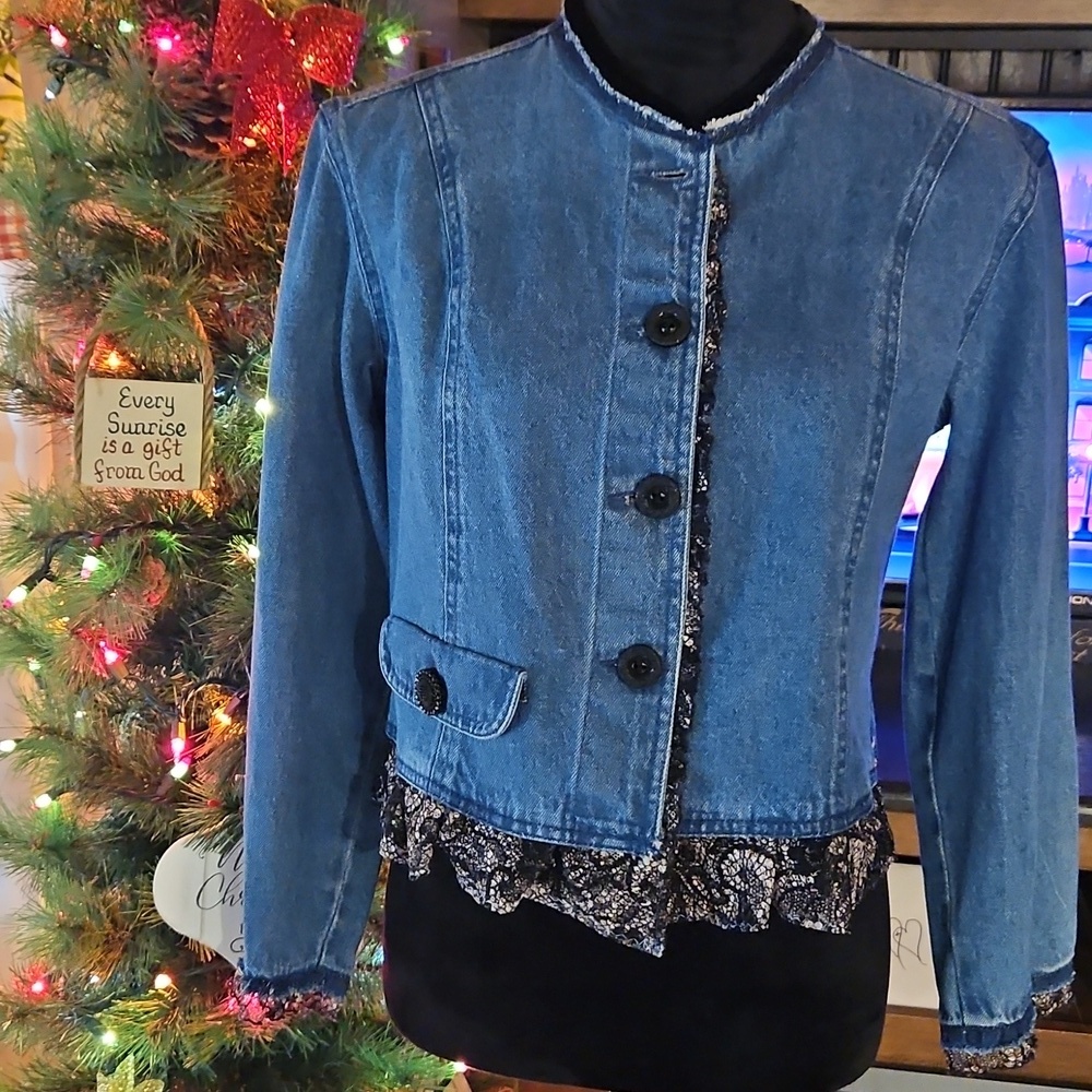"OKD"☆ UPCYCLED DELICATELY FEMININE DENIM & LACE LIGHTWEIGHT JEAN JACKET M-LG